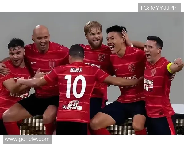 上海海港主场鏖战成都蓉城巅峰对决演绎中超激情时刻 上海海港主场鏖战成都蓉城巅峰对决演绎中超激情时刻