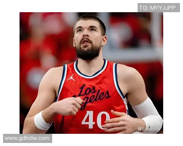 洛杉矶快船迎战劲敌 展现球队全新战术风采与赛季目标 洛杉矶快船迎战劲敌 展现球队全新战术风采与赛季目标