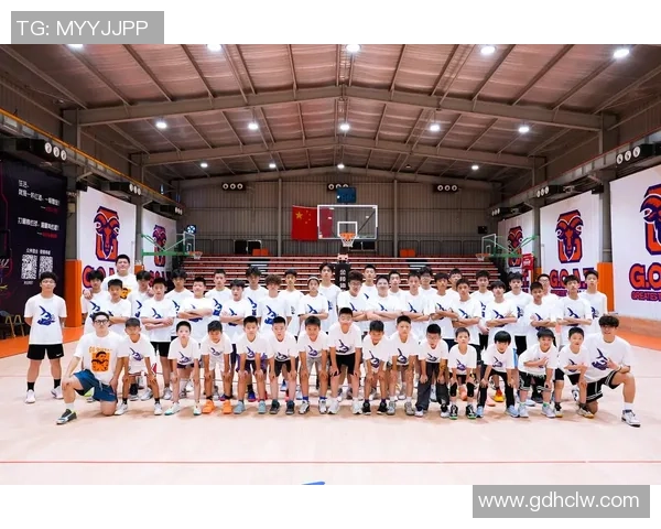 聚焦篮球巨星成长之路探寻竞技荣耀背后坚持与梦想的力量源泉之光