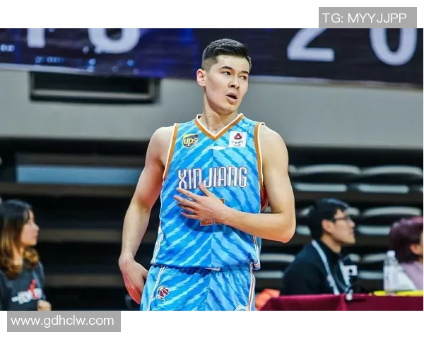 阿不都沙拉木率领球队奋勇拼搏展现新疆男篮不屈精神风貌